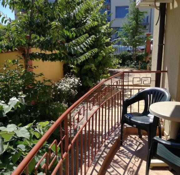 חדר סטנדרט לשלושה, Guest House Radiana