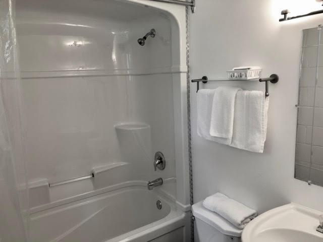 Студия Deluxe, Pines Motel