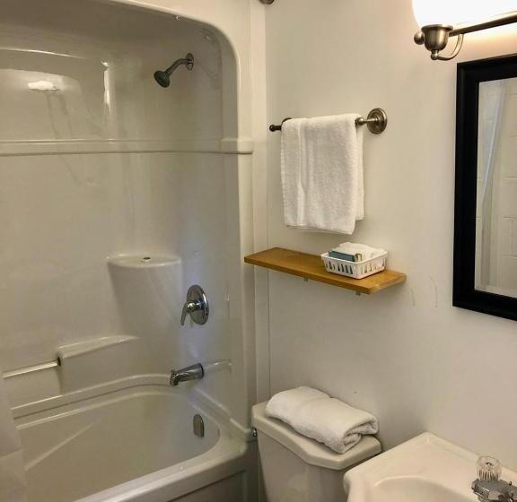 Deluxe Studio, Pines Motel