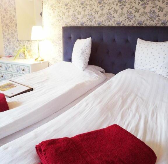 小室, Karlsberg Gård B&b