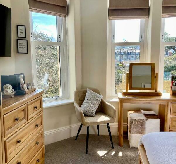 חדר דלוקס, The Devonian