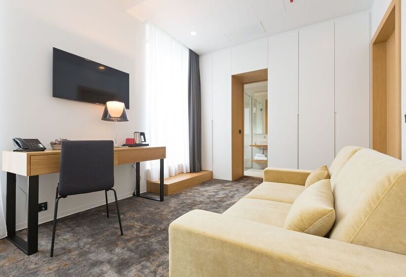 اتاق اجرایی, Boutique Hotel Museum