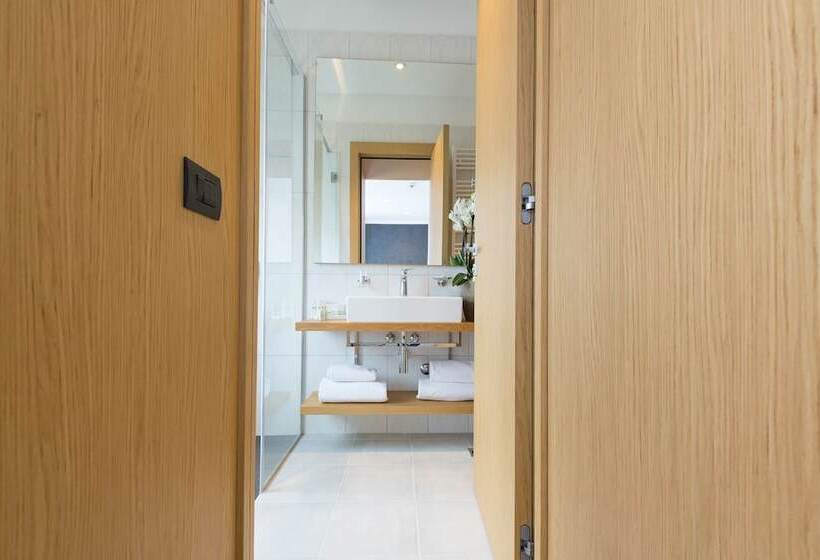 اتاق اجرایی, Boutique Hotel Museum