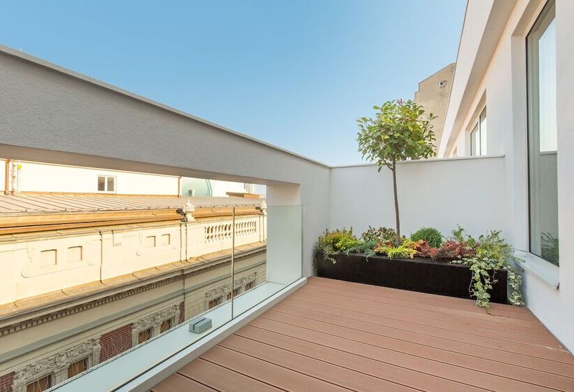 اتاق اجرایی, Boutique Hotel Museum