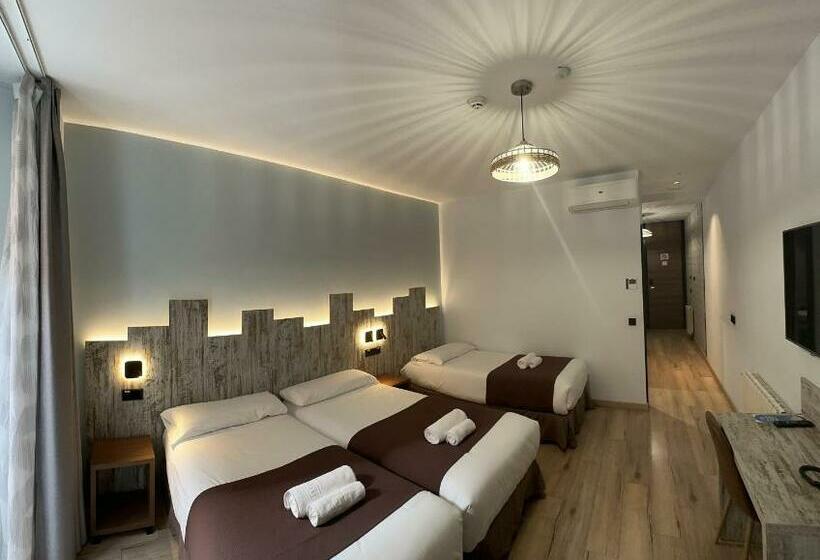 اتاق استاندارد سه نفره, Hostal Anton Martin