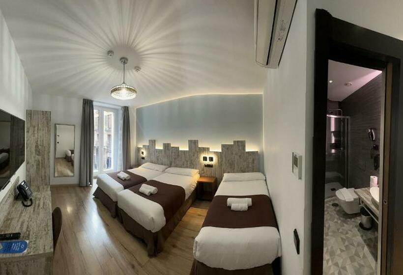 اتاق استاندارد سه نفره, Hostal Anton Martin