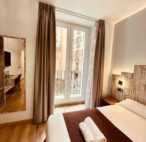 اتاق استاندارد سه نفره, Hostal Anton Martin