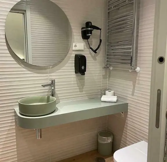 اتاق سوپریور, Hostal Anton Martin