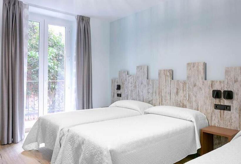 اتاق استاندارد سه نفره, Hostal Anton Martin