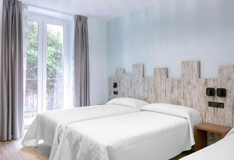 اتاق استاندارد سه نفره, Hostal Anton Martin