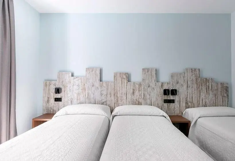 اتاق استاندارد سه نفره, Hostal Anton Martin