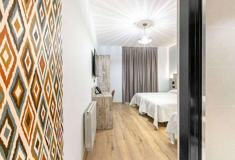 اتاق استاندارد سه نفره, Hostal Anton Martin