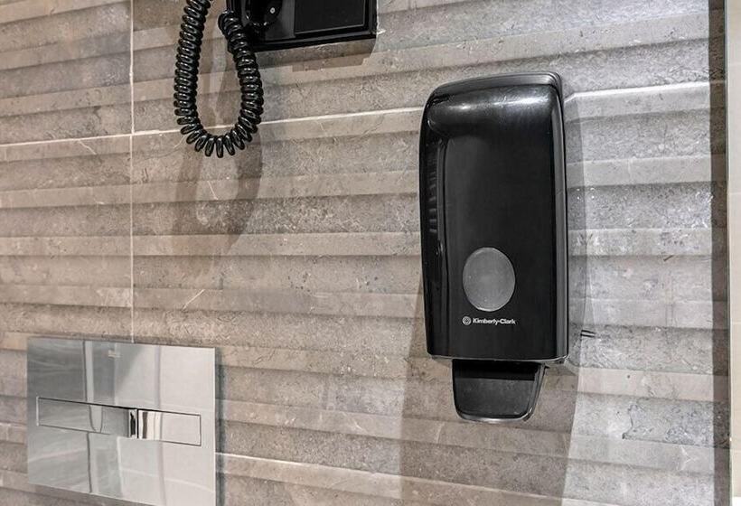 اتاق استاندارد سه نفره, Hostal Anton Martin