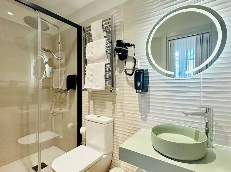 اتاق استاندارد سه نفره, Hostal Anton Martin