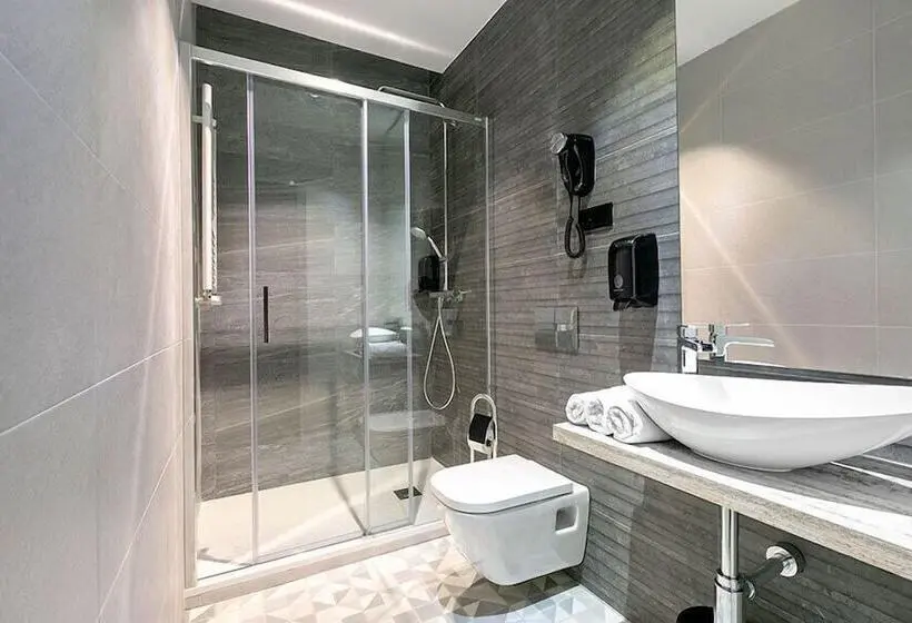 اتاق استاندارد سه نفره, Hostal Anton Martin