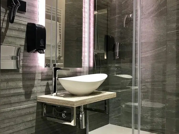 اتاق استاندارد سه نفره, Hostal Anton Martin