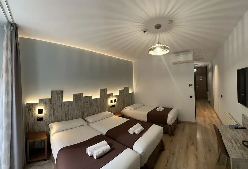 اتاق استاندارد سه نفره, Hostal Anton Martin