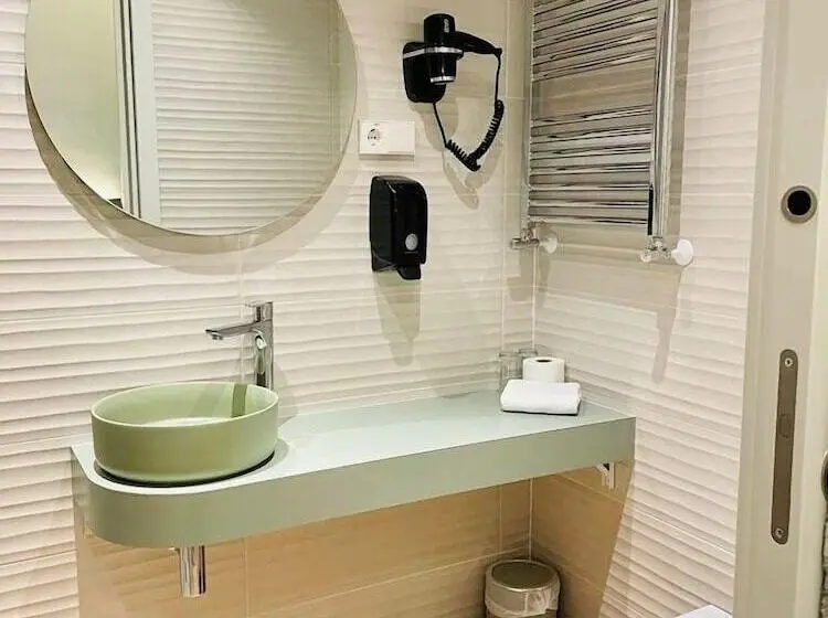 اتاق سوپریور, Hostal Anton Martin