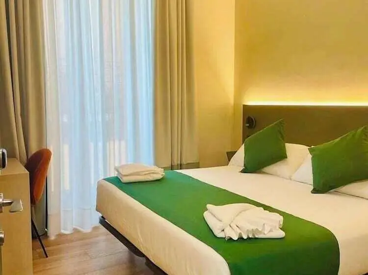 اتاق سوپریور, Hostal Anton Martin