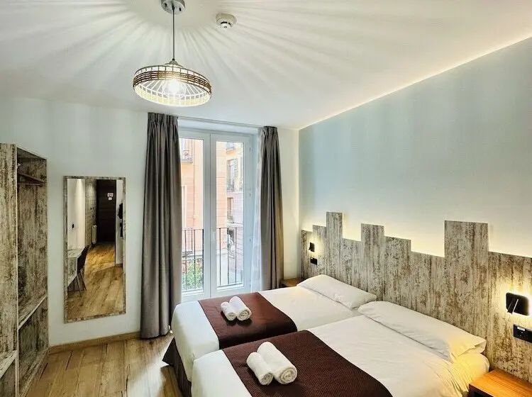 اتاق لوکس, Hostal Anton Martin