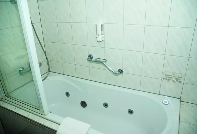 Standard Room Adapted for people with reduced mobility, Fletcher Hotel Steenwijk