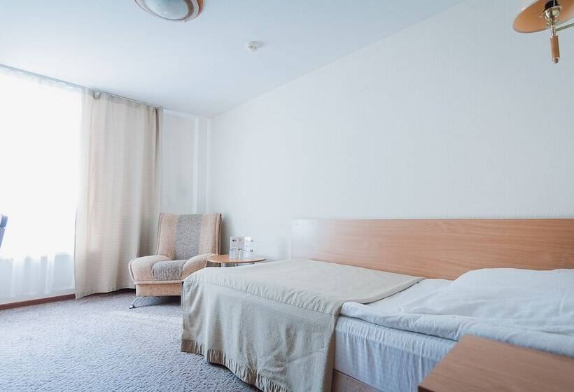 标准单人间, Amaks Safar