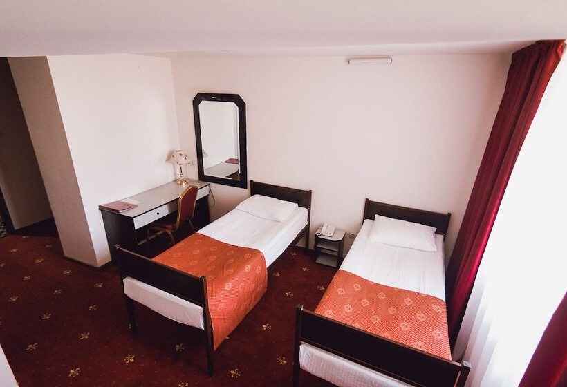 经济房, Amaks Safar