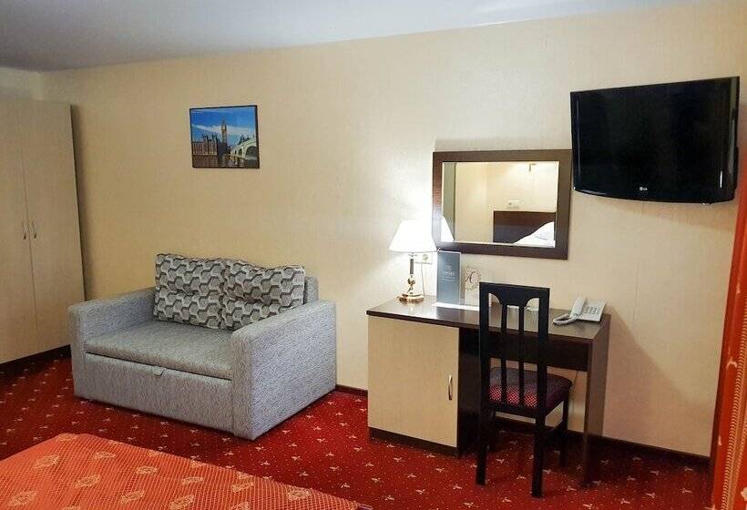 标准工作室, Amaks Safar