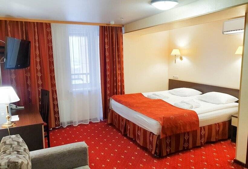 标准工作室, Amaks Safar