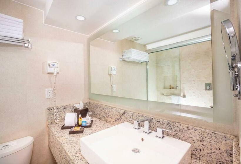 스탠다드 룸 킹사이즈 침대, Crown Paradise Club Cancun All Inclusive