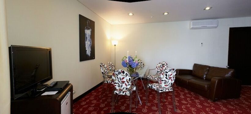 סוויטת קומפורט, Dona