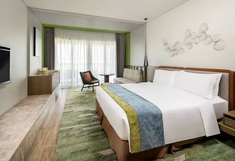 Premium Room Pool View, Holiday Inn Resort Sanya Bay, An Ihg