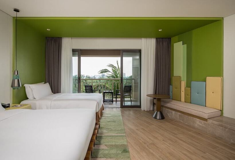 חדר פרמיום עם נוף לבריכה, Holiday Inn Resort Sanya Bay, An Ihg