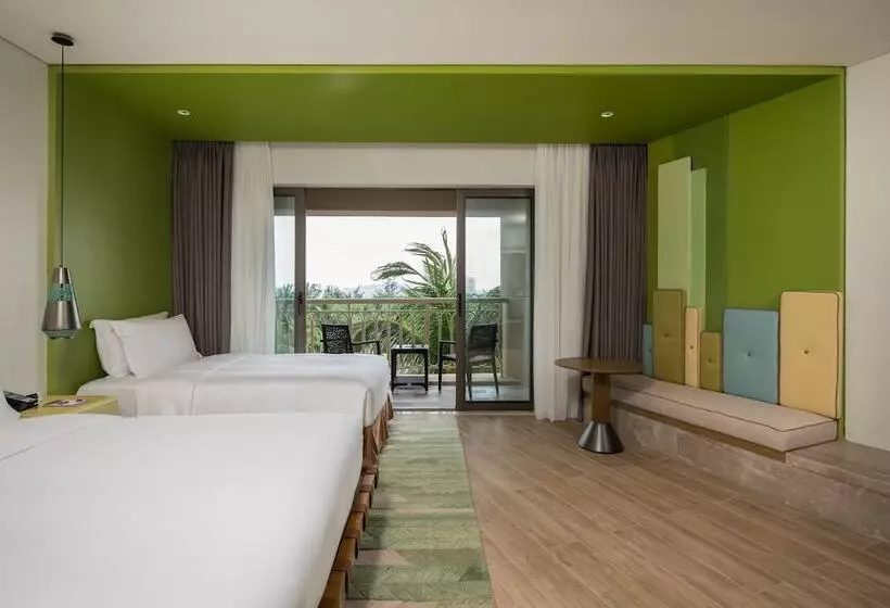 Premium Room Pool View, Holiday Inn Resort Sanya Bay, An Ihg