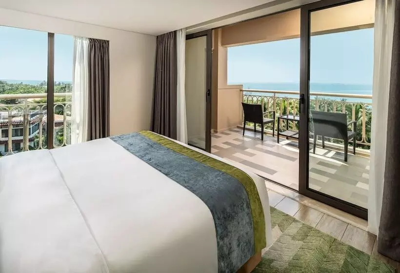Premium Room Pool View, Holiday Inn Resort Sanya Bay, An Ihg