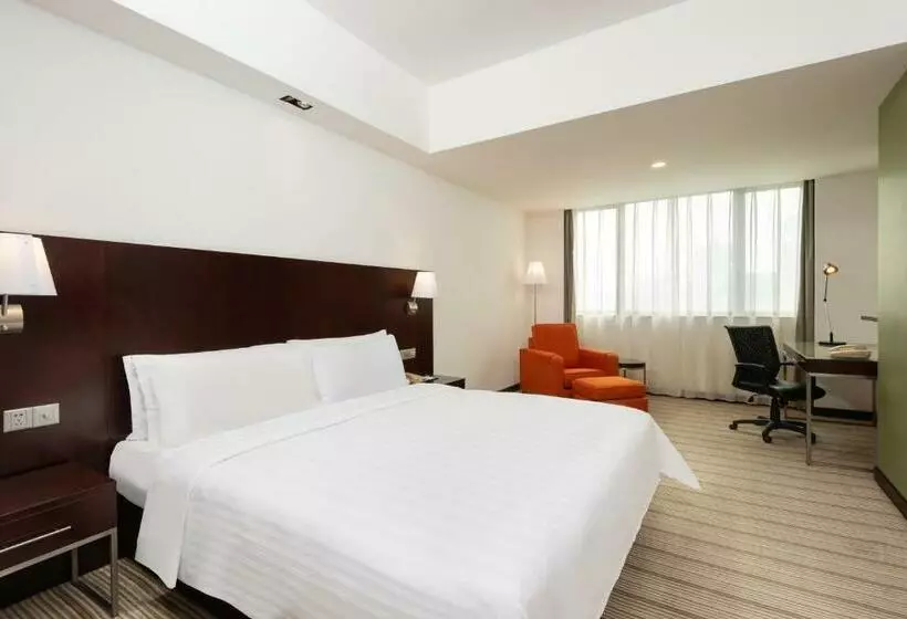 اتاق استاندارد با تخت بزرگ, Holiday Inn Shanghai Vista, An Ihg