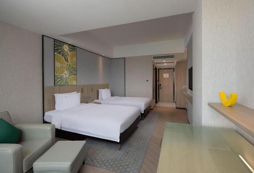 Premium room with river view, Holiday Inn Shanghai Vista, An Ihg