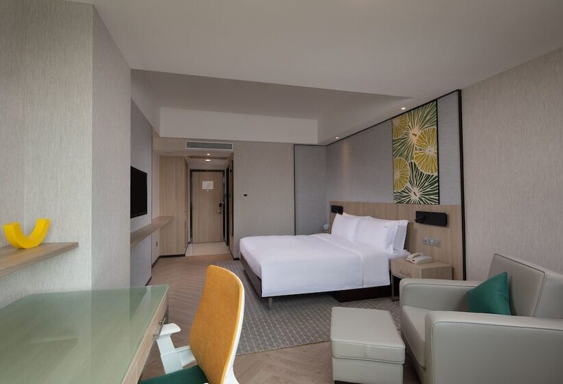 Premium room with river view, Holiday Inn Shanghai Vista, An Ihg