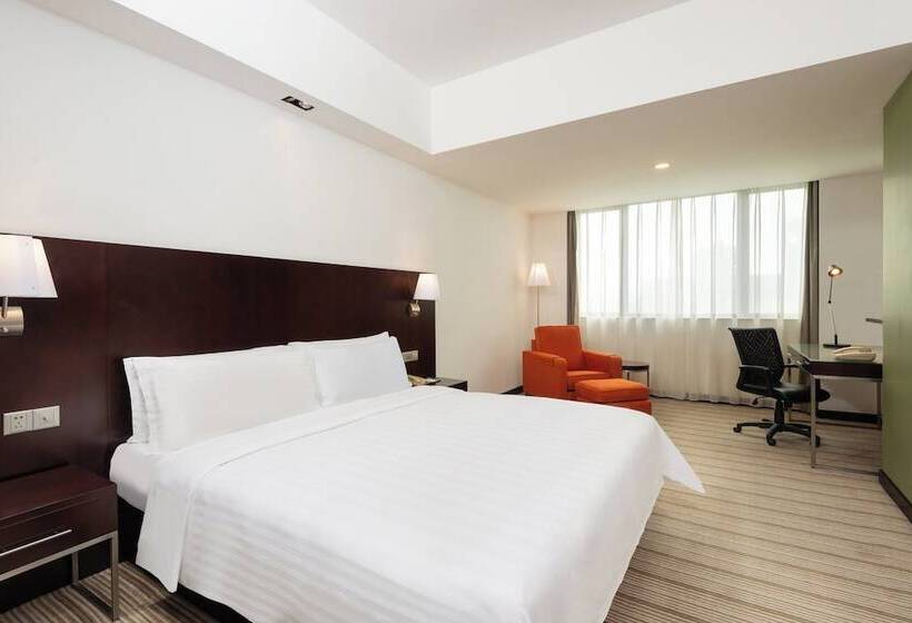 Premium room with river view, Holiday Inn Shanghai Vista, An Ihg