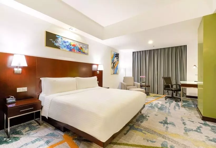 Premium room with river view, Holiday Inn Shanghai Vista, An Ihg