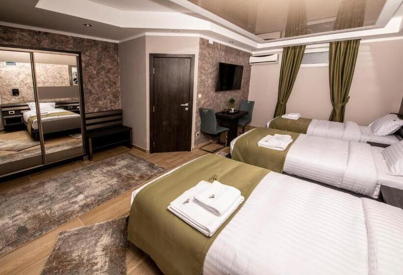 اتاق استاندارد سه نفره, Novotheos