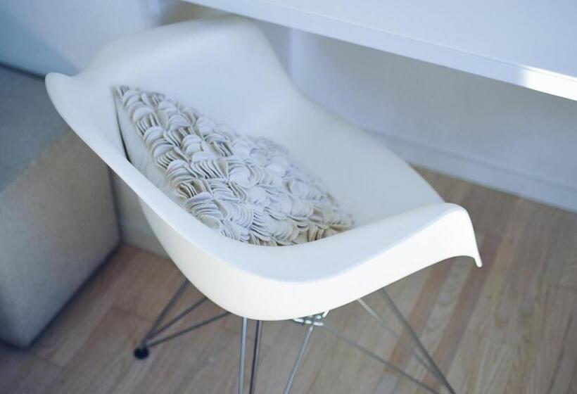 سوییت جونیور با چشمانداز دریاچه, Rössli