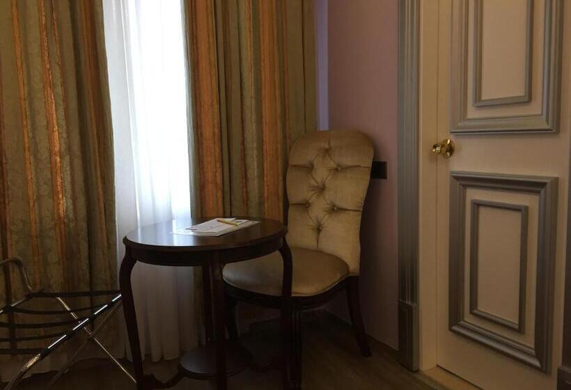 اتاق استاندارد سه نفره, Sapphire