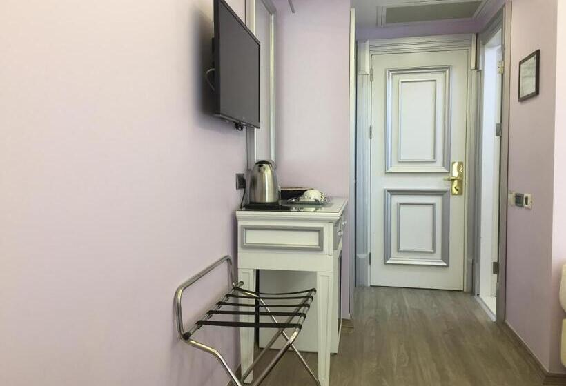 اتاق استاندارد سه نفره, Sapphire