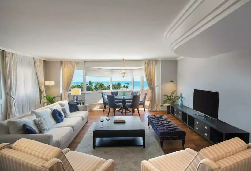 Suite King Bed