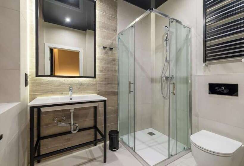 اتاق لوکس, Jess Krolewski Gdansk Old Town