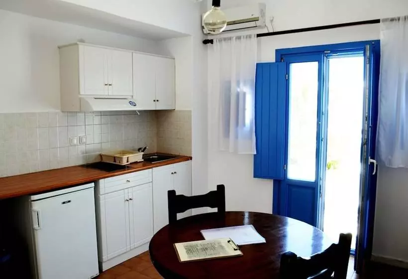 سوییت با چشم‌انداز استخر, Laokasti Villas