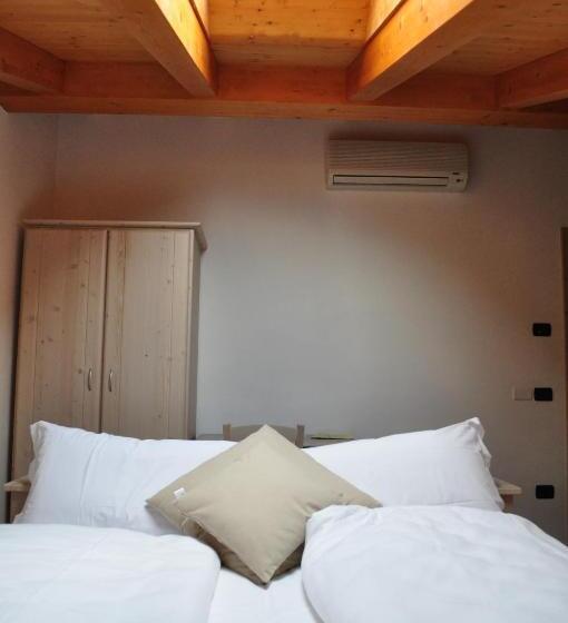 חדר סטנדרט, Ai Vellutai