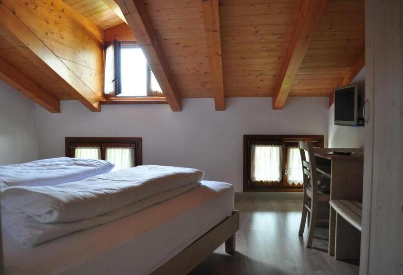 חדר סטנדרט, Ai Vellutai