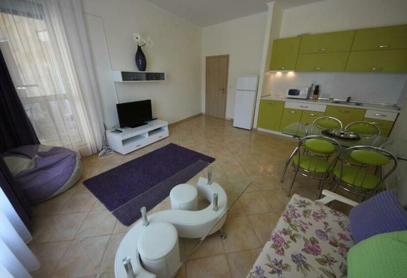 プールの見える１ベッドルームアパートメント, Menada Negresco Apartments